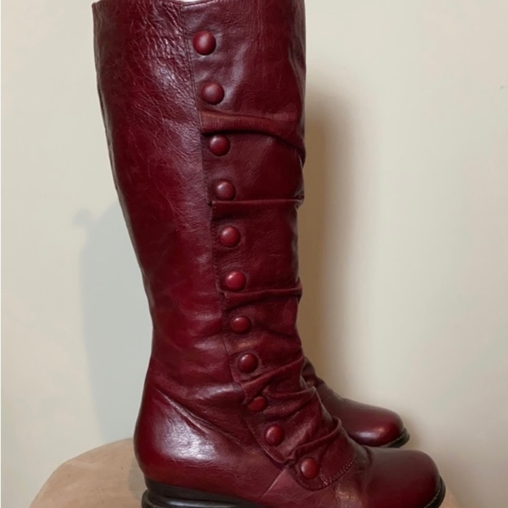 Miz Mooz, taille 8, cuir, mollets larges, super état.